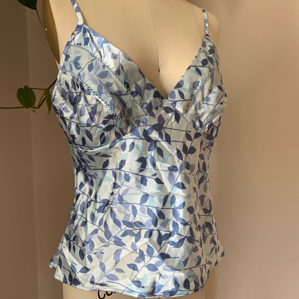 🌸3/$15 Secret Treasures Blue Leaf Cami